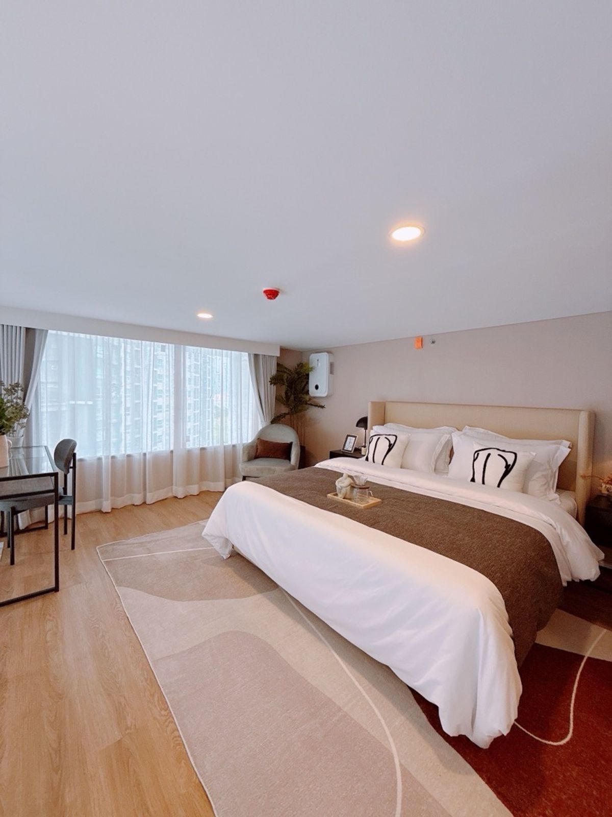 For SaleCondoRama9, Petchburi, RCA : 𝐋𝐀𝐍𝐃𝐌𝐀𝐑𝐊 Rama 9, next to the new MRT room, installment at all projects, free, yes, free down payment.