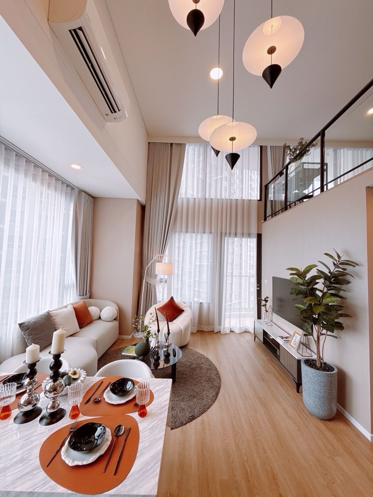 For SaleCondoRama9, Petchburi, RCA : 𝐋𝐀𝐍𝐃𝐌𝐀𝐑𝐊 Rama 9, next to the new MRT room, installment at all projects, free, yes, free down payment.