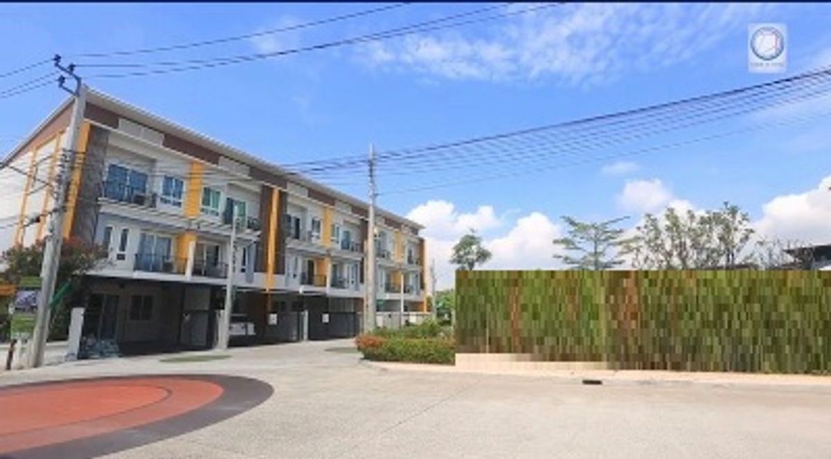 ให้เช่าทาวน์โฮมลาดกระบัง สุวรรณภูมิ : APLลาดกระบัง 4.3กม รพ.จุฬารัตน์ 8 400ม. ทาวน์โฮม 3ชั้น 24ตร.วา. 284ตร.ม. จัดเต็มเฟอร์ 4นอน สนามบินสุวรรณภูมิ1กม พระจอมเกล้าลาดกระบัง