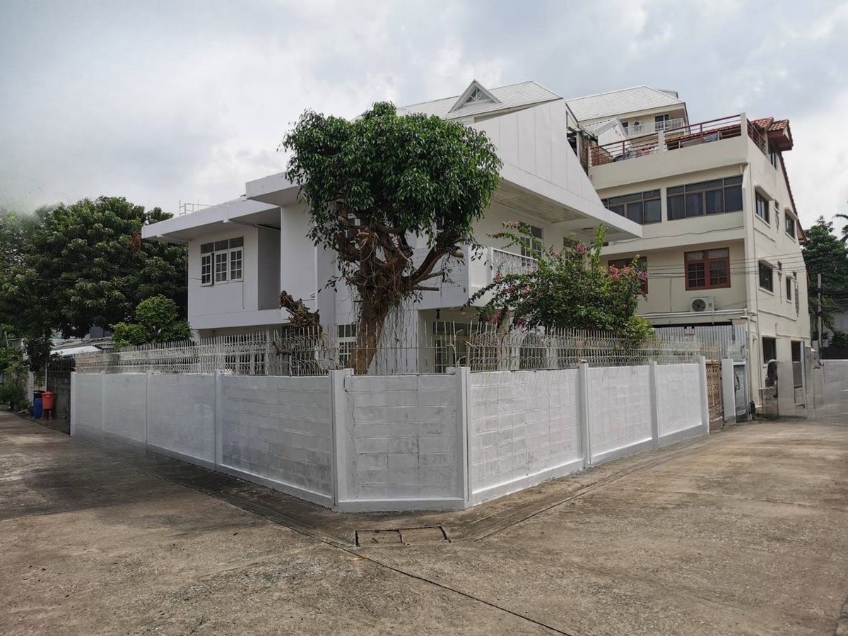 ขายบ้านสาทร นราธิวาส : 🏡ขายบ้านเดี่ยวใจกลางเมือง ย่านเย็นอากาศ สาทร | หลังมุม สวย หายาก
