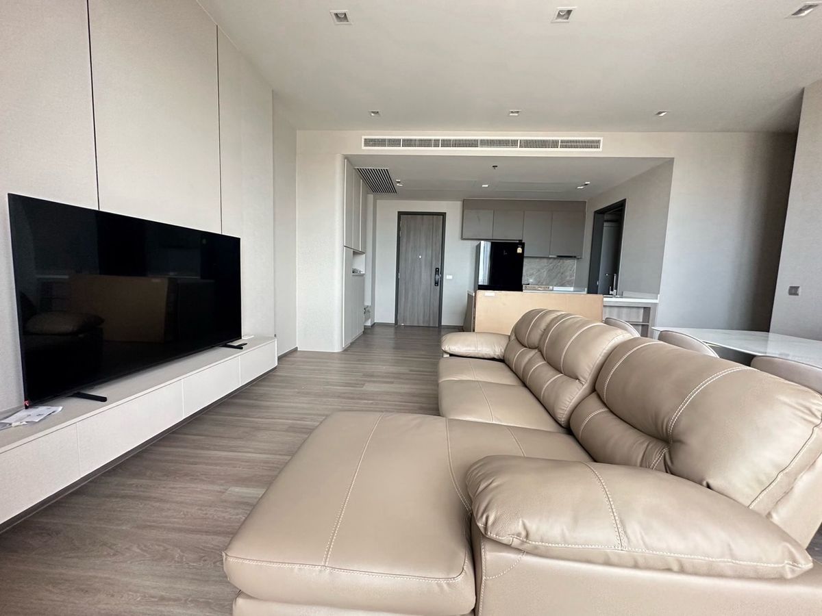 ให้เช่าคอนโดสาทร นราธิวาส : For Rent ✨2 Bed 2 parking spaces | condo opposite shrewbury inter school | maid room | ใกล้สาทร-สีลม พระราม 4-เยาวราช พระราม 3 | Rhythm เจริญกรุงพาวิลเลี่ยน