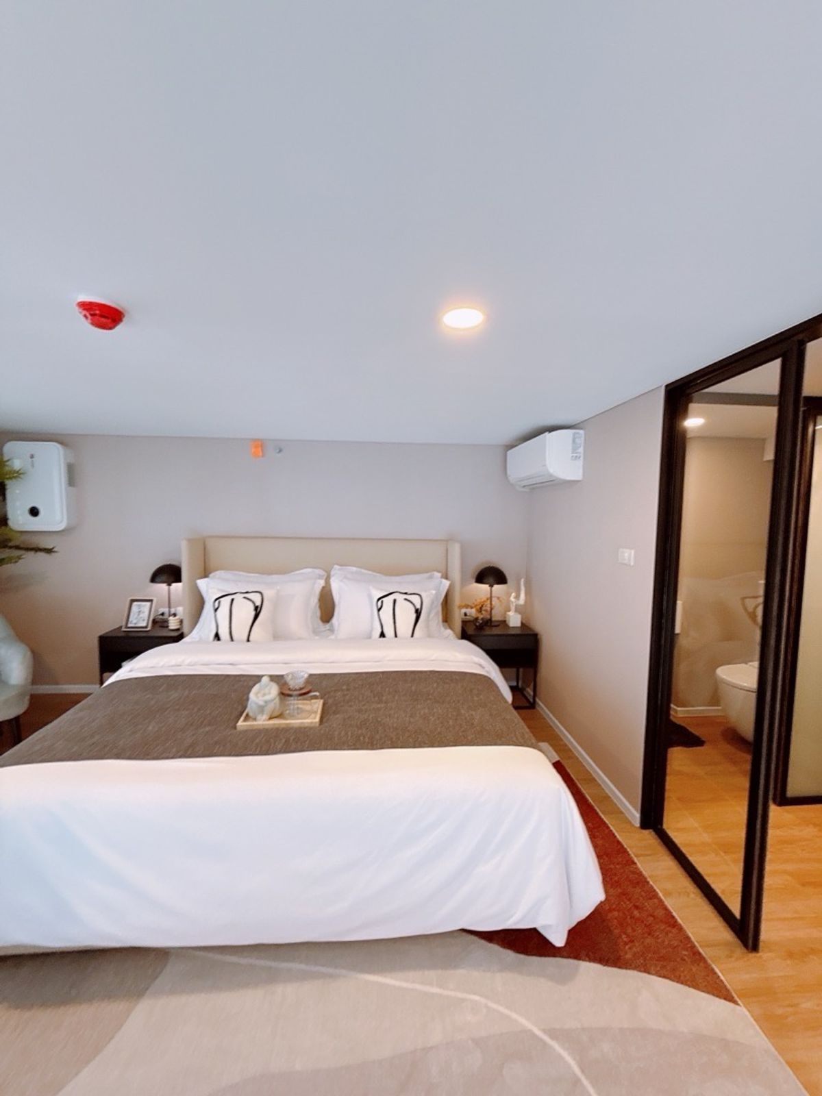 For SaleCondoRama9, Petchburi, RCA : 𝐋𝐀𝐍𝐃𝐌𝐀𝐑𝐊 Rama 9, next to the new MRT room, installment at all projects, free, yes, free down payment.