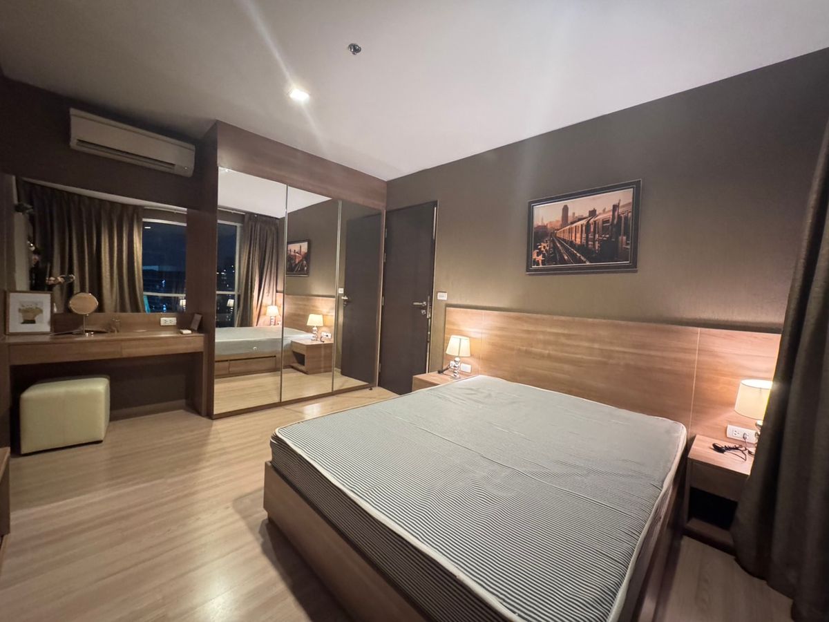 For RentCondoSathorn, Narathiwat : Rhythm Sathorn, large corner room, 55 sqm, 1 bedroom, font, complete, special discount 26,000/month!