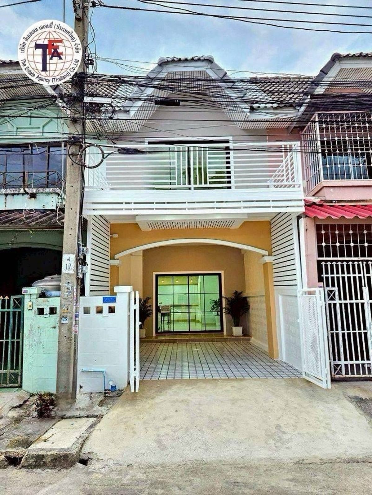 ขายทาวน์โฮมนนทบุรี บางใหญ่ บางบัวทอง : ทาวน์เฮ้าส์ 2 ชั้น ตกแต่งใหม่ พร้อมอยู่ หมู่บ้านมนวดี ซอยวัดลาดปลาดุก ทำเลดี ถนนเมน ตรงข้ามสวน ไม่ชนกับใคร
