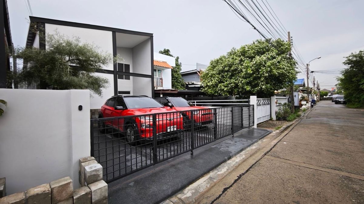 ขายโชคชัย4 ลาดพร้าว71 : 🏡 [[ For Sale ]] รีโนเวทใหม่ทั้งหลัง! บ้านใหญ่ 3 ห้องนอน ใจกลางโชคชัย 4 ลาดพร้าว