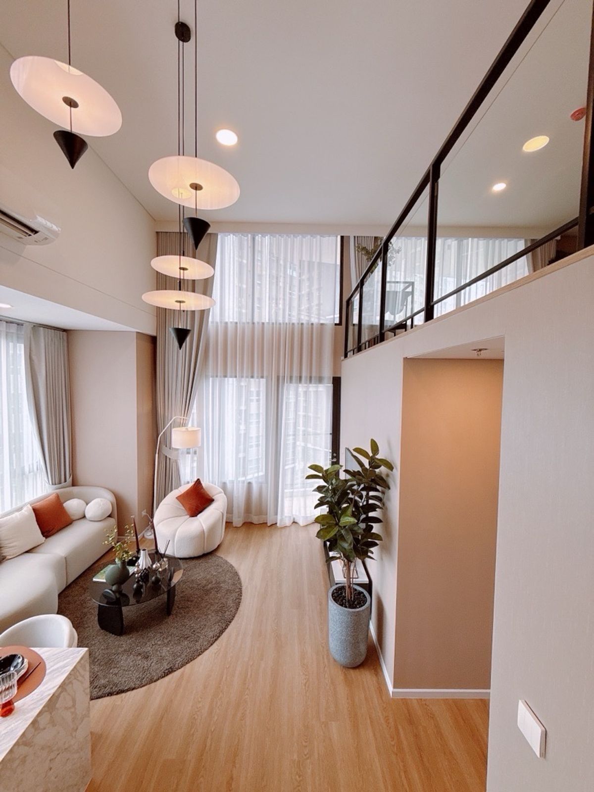 For SaleCondoRama9, Petchburi, RCA : 𝐋𝐀𝐍𝐃𝐌𝐀𝐑𝐊 Rama 9, next to the new MRT room, installment at all projects, free, yes, free down payment.