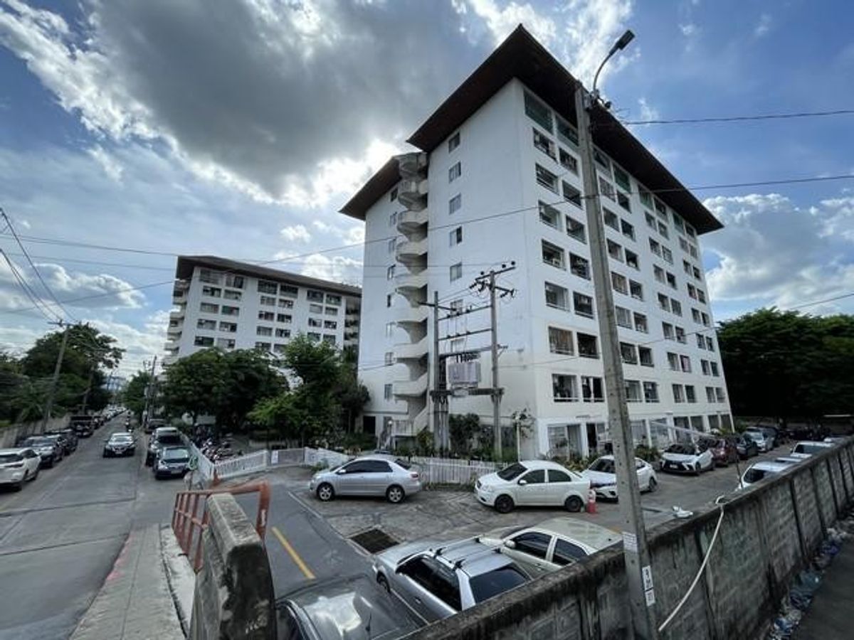 ขายคอนโดลาดพร้าว101 แฮปปี้แลนด์ : ขายคอนโดมิเนียม วิวสระว่ายน้ำ คอนโดซิตี้วิลล่า (City Villa) ซอยลาดพร้าว130 ตึกF1 ชั้น9 ห้องมุม ห้องเปล่ารีโนเวทใหม่ ใกล้ MRT ลาดพร้าว 101 