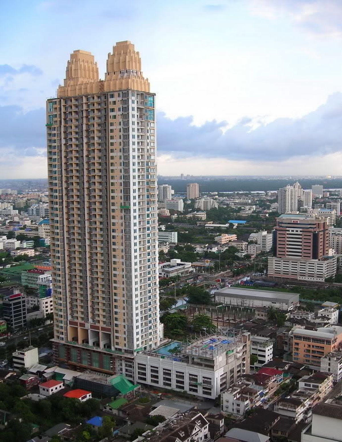 For RentCondoSathorn, Narathiwat : The center of the city, the location! The Empire Place 2 Bedroom 105 sq.m., near BTS Chong Nonsi, rent only 50,000 baht/month. Contact 0968623850 🏙️