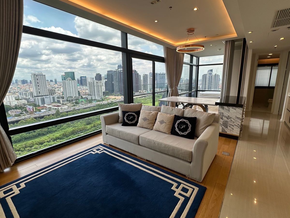 คอนโดพระราม 9 เพชรบุรีตัดใหม่ RCA : Circle Living Prototype: 3bed 3bath 133sqm. Sell: 25,900,000 Rent: 100,000/mth. Am: 0656199198