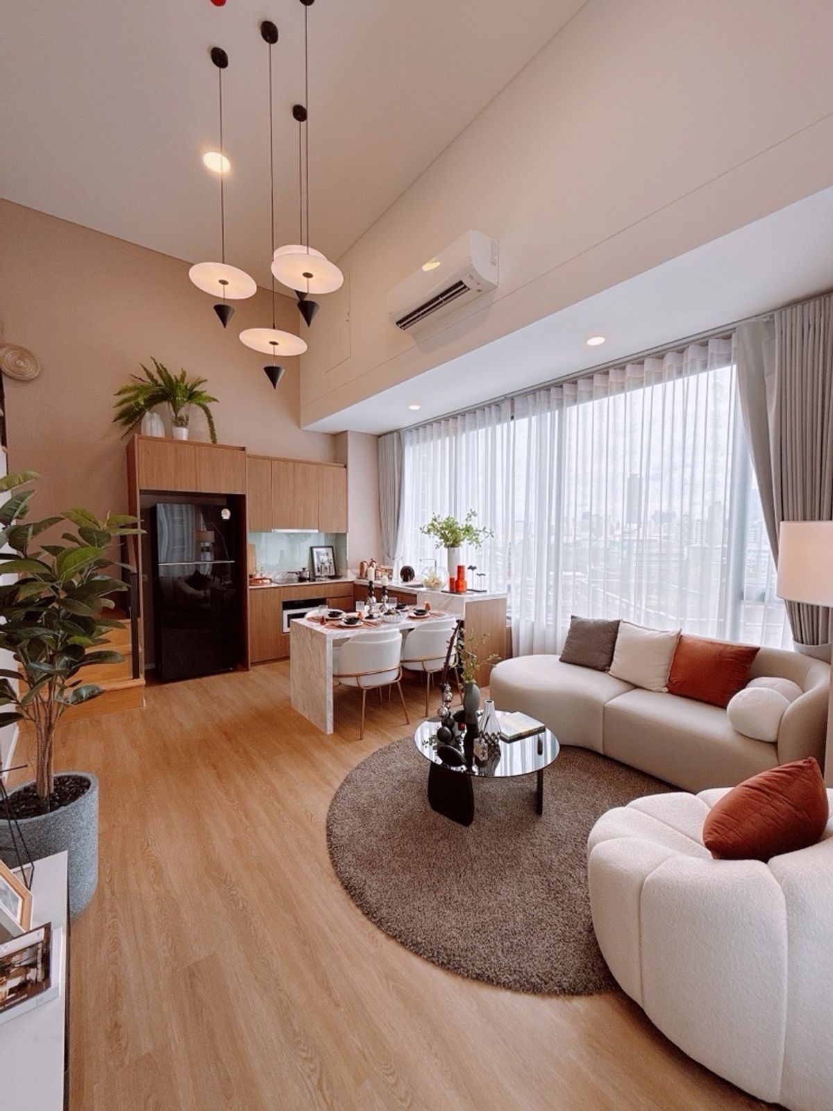For SaleCondoRama9, Petchburi, RCA : 𝐋𝐀𝐍𝐃𝐌𝐀𝐑𝐊 Rama 9, next to the new MRT room, installment at all projects, free, yes, free down payment.