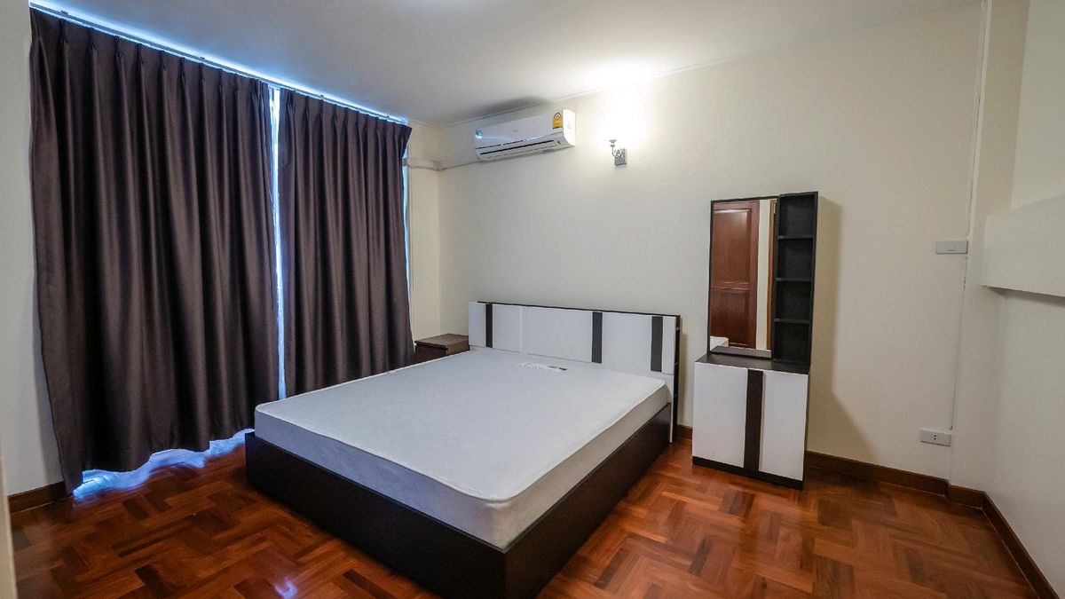 For RentTownhomeSukhumvit, Asoke, Thonglor : House for Rent in Ekkamai 
 #House for rent #Beautifully decorated Ekkamai Townhome for Rent