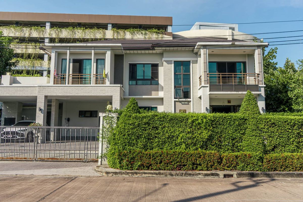 ขายบ้านลาดกระบัง สุวรรณภูมิ : ขายบ้านหรู เพอเฟคเพลสสุขุมวิท77 โซนมาสเตอร์พีช 149.8 ตรว