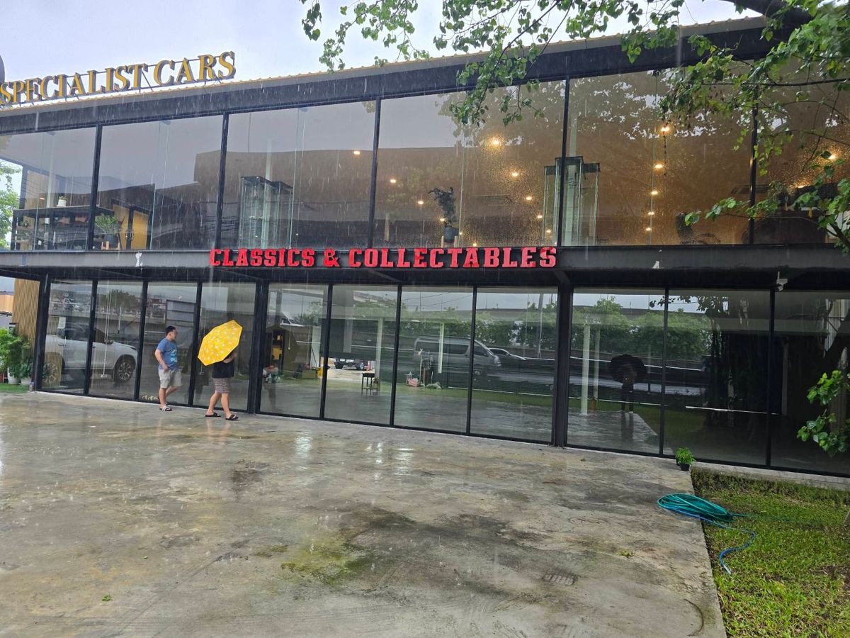 For RentShowroomBangna, Bearing, Lasalle : Rental showroom / office / tea shop / coffee shop, the best location in the heart of Bangna, opposite Mega Bangna! ✨