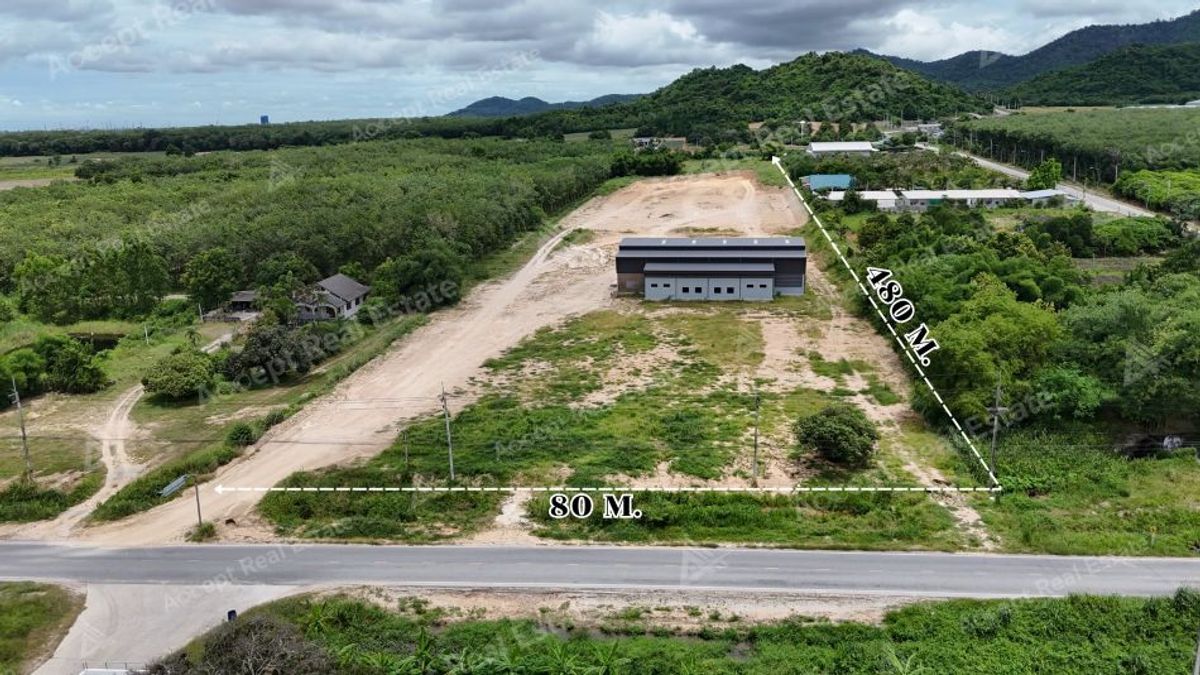 ขายที่ดินระยอง : ขายที่ดินพร้อมโกดัง นิคมพัฒนา ระยอง ติดถนน  ใกล้แหล่งอุตสาหกรรม 24-1-52 ไร่