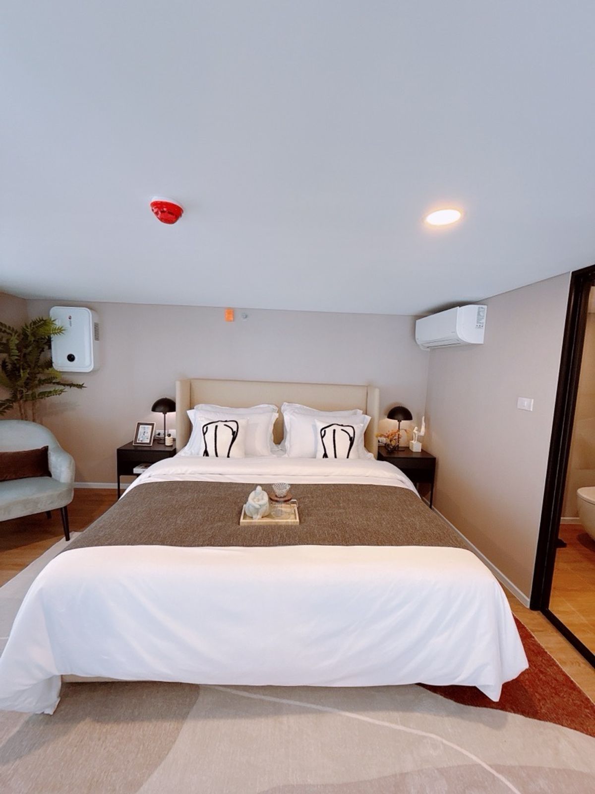 For SaleCondoRama9, Petchburi, RCA : 𝐋𝐀𝐍𝐃𝐌𝐀𝐑𝐊 Rama 9, next to the new MRT room, installment at all projects, free, yes, free down payment.