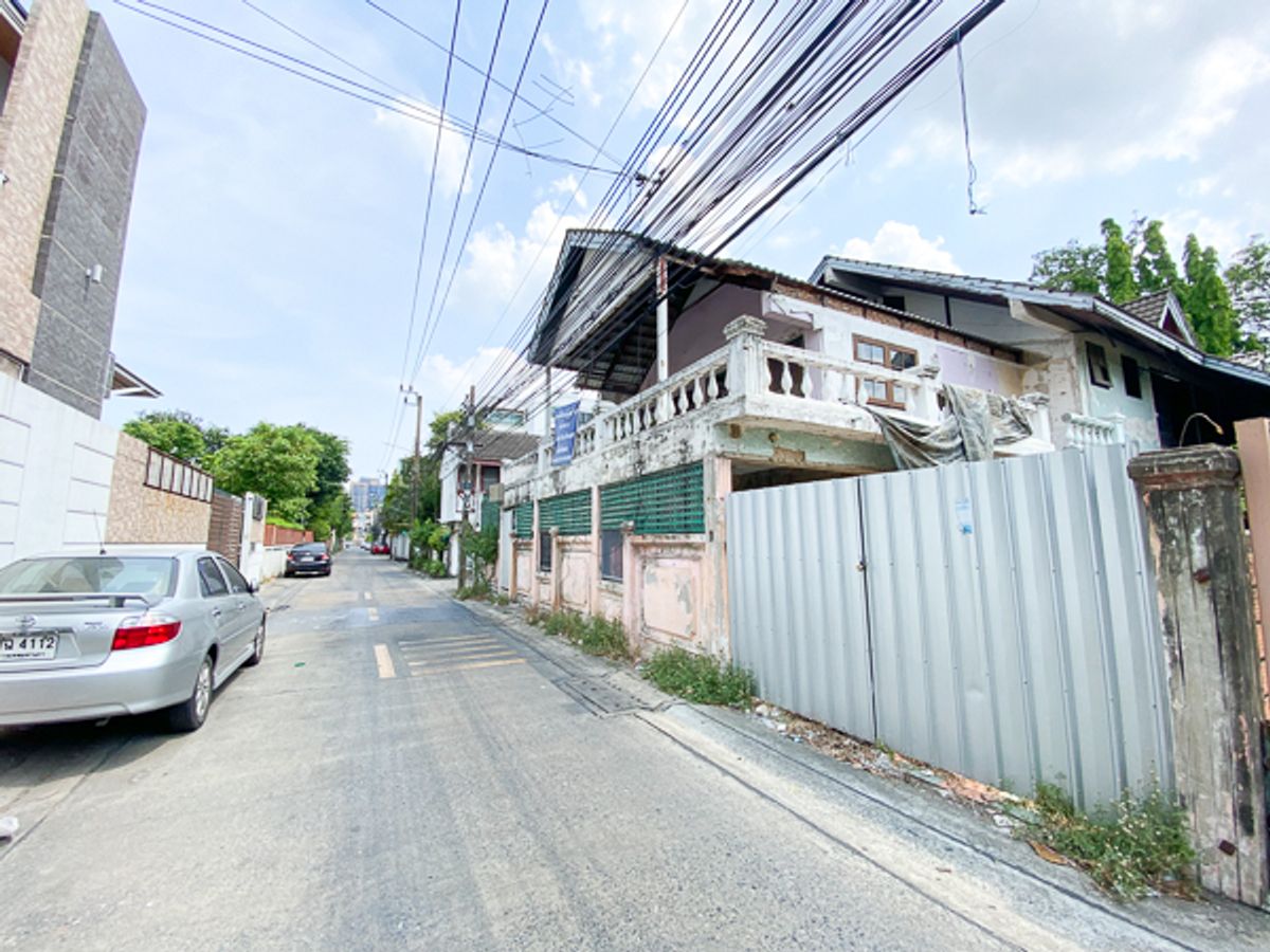 ขายบ้านสุขุมวิท อโศก ทองหล่อ : ขายที่ดินพร้อมบ้านเก่า แปลงสวย ปรีดี 42 สุขุมวิท 71