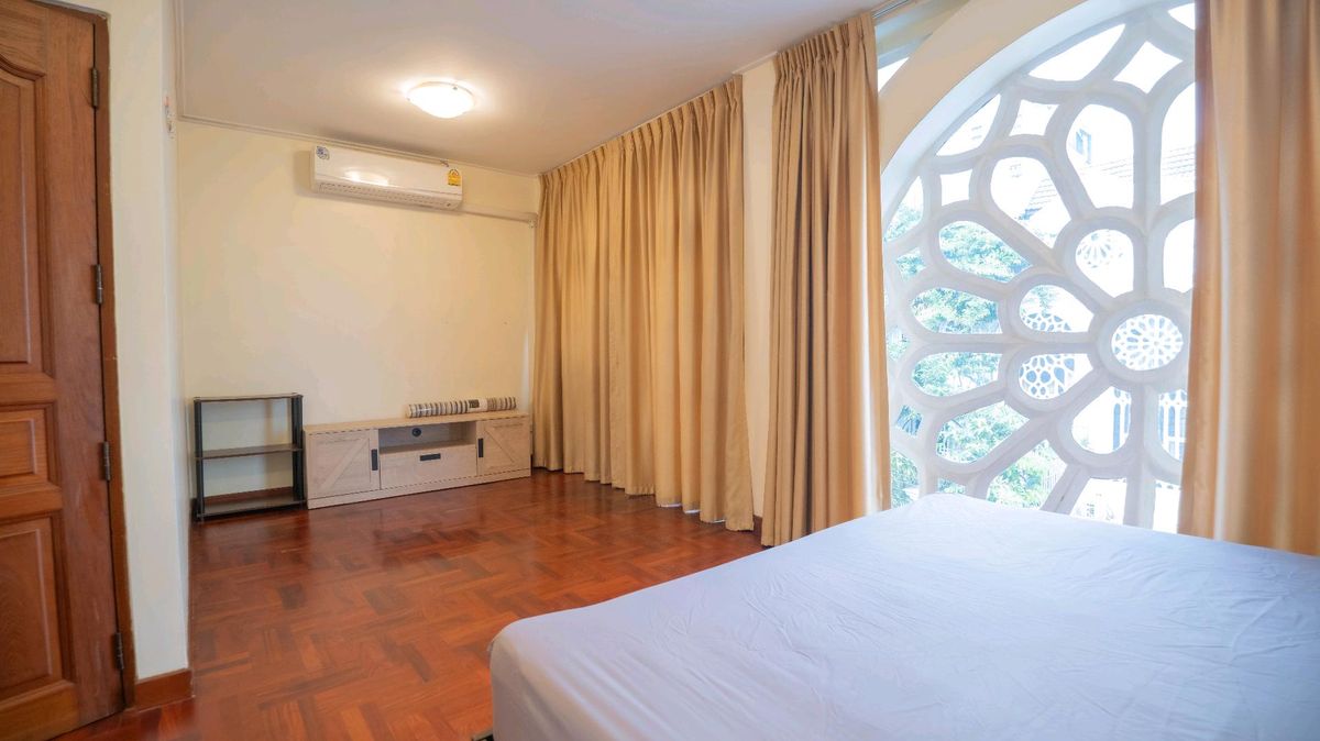 For RentTownhomeSukhumvit, Asoke, Thonglor : House for Rent in Ekkamai 
 #House for rent #Beautifully decorated Ekkamai Townhome for Rent