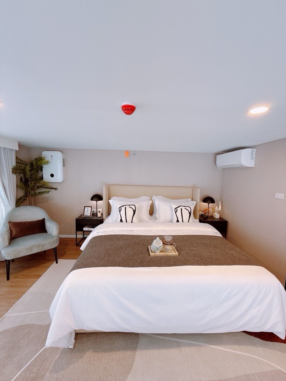 For SaleCondoRama9, Petchburi, RCA : 𝐋𝐀𝐍𝐃𝐌𝐀𝐑𝐊 Rama 9, next to the new MRT room, installment at all projects, free, yes, free down payment.