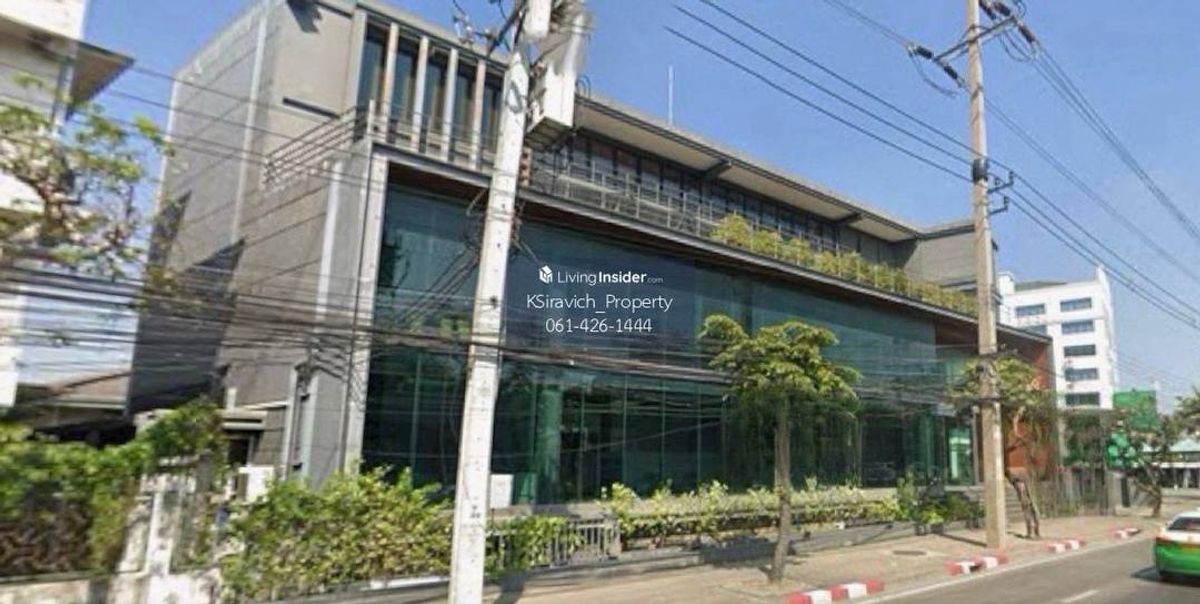 For RentShowroomKasetsart, Ratchayothin : Rental of the commercial Stand Alone showroom, doing business, car showroom, furniture, electrical appliances, Ratchawipha Road, Chatuchak District, near SCB Park / Central Ladprao and Major Ratchayothin.