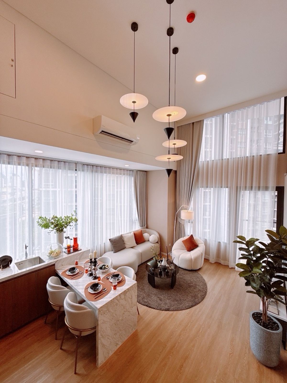 For SaleCondoRama9, Petchburi, RCA : 𝐋𝐀𝐍𝐃𝐌𝐀𝐑𝐊 Rama 9, next to the new MRT room, installment at all projects, free, yes, free down payment.