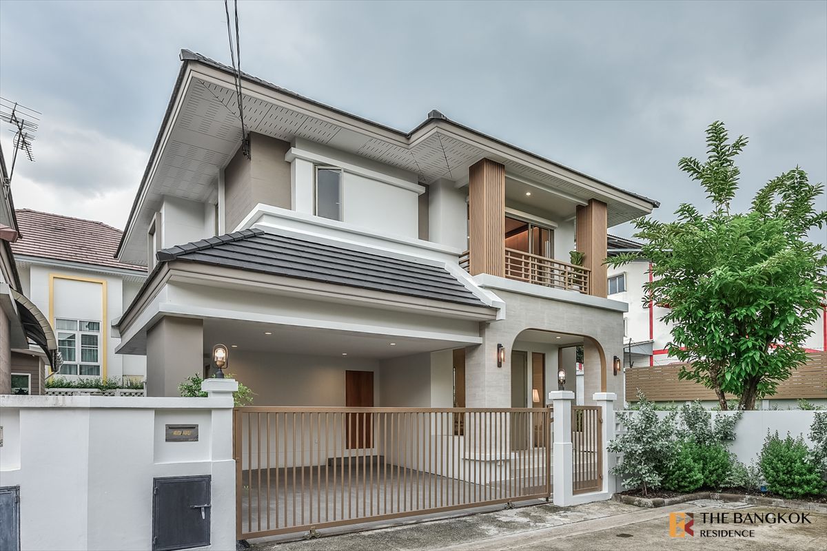 ขายทาวน์โฮมลาดพร้าว101 แฮปปี้แลนด์ : บ้านเดี่ยว 2 ชั้น รีโนเวทใหม่สไตล์ Modern ทำเลลาดพร้าว 101