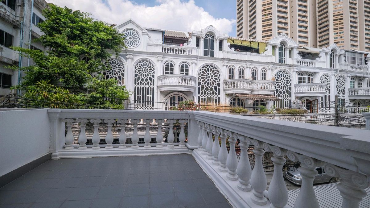 For RentTownhomeSukhumvit, Asoke, Thonglor : House for Rent in Ekkamai 
 #House for rent #Beautifully decorated Ekkamai Townhome for Rent