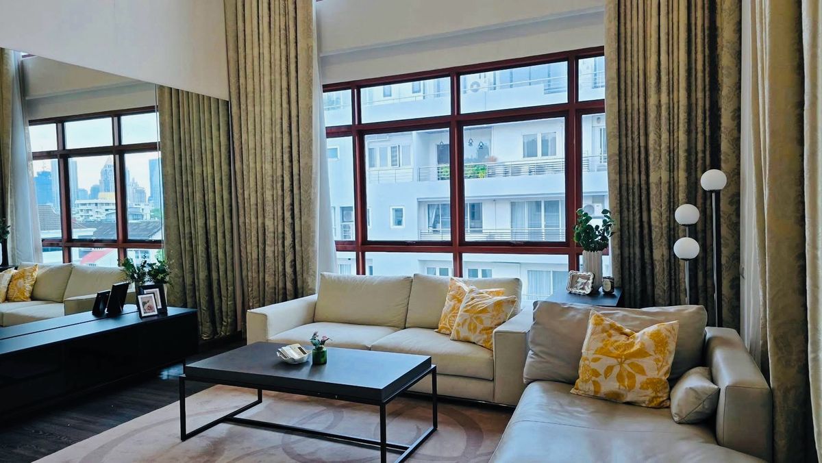 For RentCondoWitthayu, Chidlom, Langsuan, Ploenchit : 3 bedroom condo for rent at The Crescent Ruamrudee near the Ploenchit BTS BTS