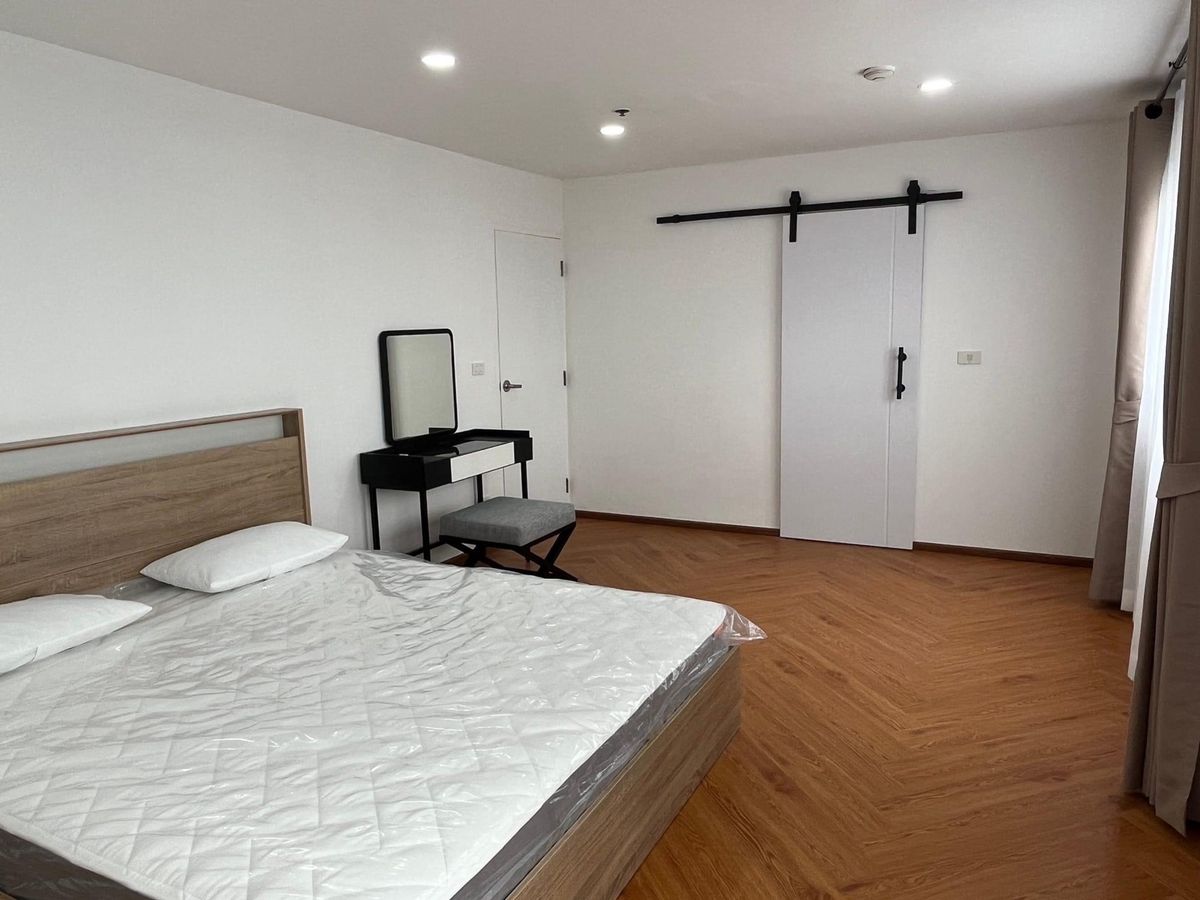 For RentCondoBangna, Bearing, Lasalle :  P-117032 Condo for  rent  Bangna Residence fully furnished (Confirm again when visit). 