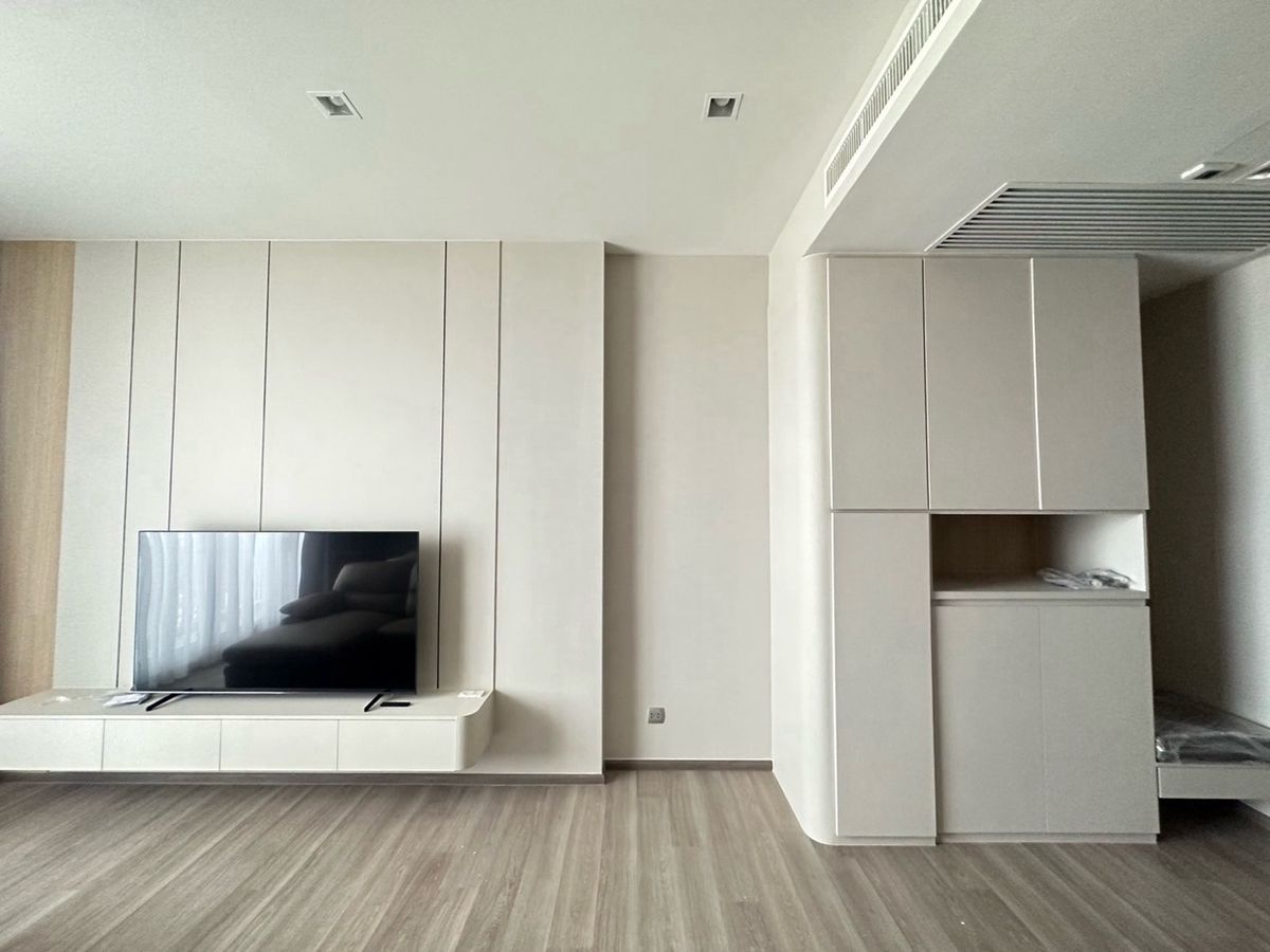 ให้เช่าคอนโดสาทร นราธิวาส : For Rent ✨2 Bed 2 parking spaces | condo opposite shrewbury inter school | maid room | ใกล้สาทร-สีลม พระราม 4-เยาวราช พระราม 3 | Rhythm เจริญกรุงพาวิลเลี่ยน