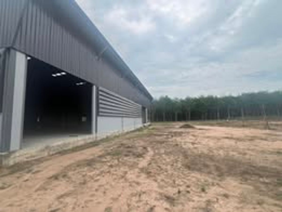 ขายที่ดินระยอง : ขายที่ดินพร้อมโกดัง นิคมพัฒนา ระยอง ติดถนน  ใกล้แหล่งอุตสาหกรรม 24-1-52 ไร่