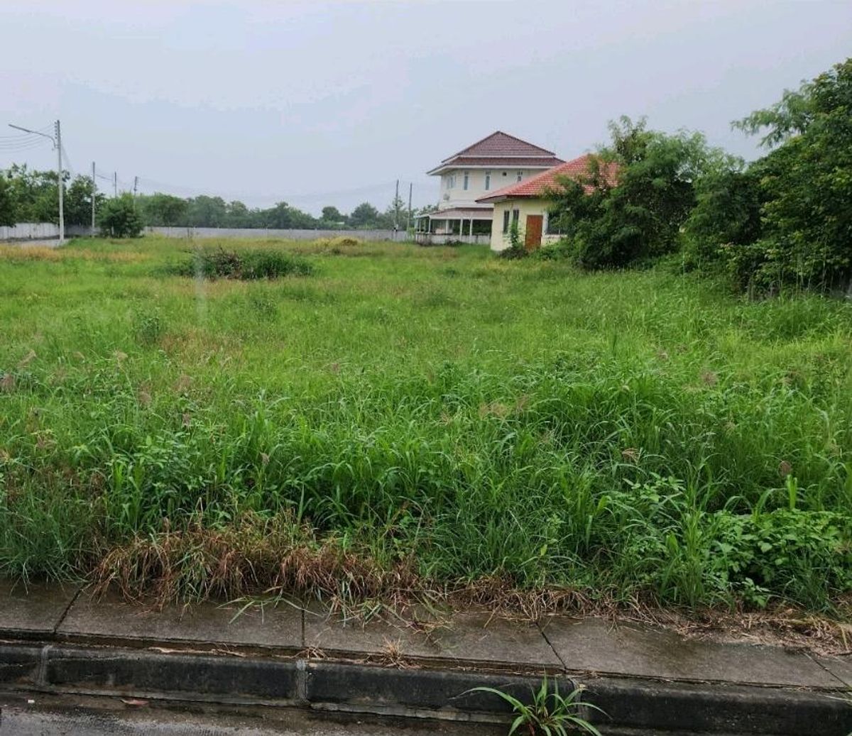 ขายที่ดินเชียงใหม่ : [ขาย]ที่ดินสันกำแพงแปลงมุมสวยถมแล้ว 175ตรว. ม.วิลล่าล้านนา ห่างตัวเมืองแค่ 7กม. สนใจ📞0994152664