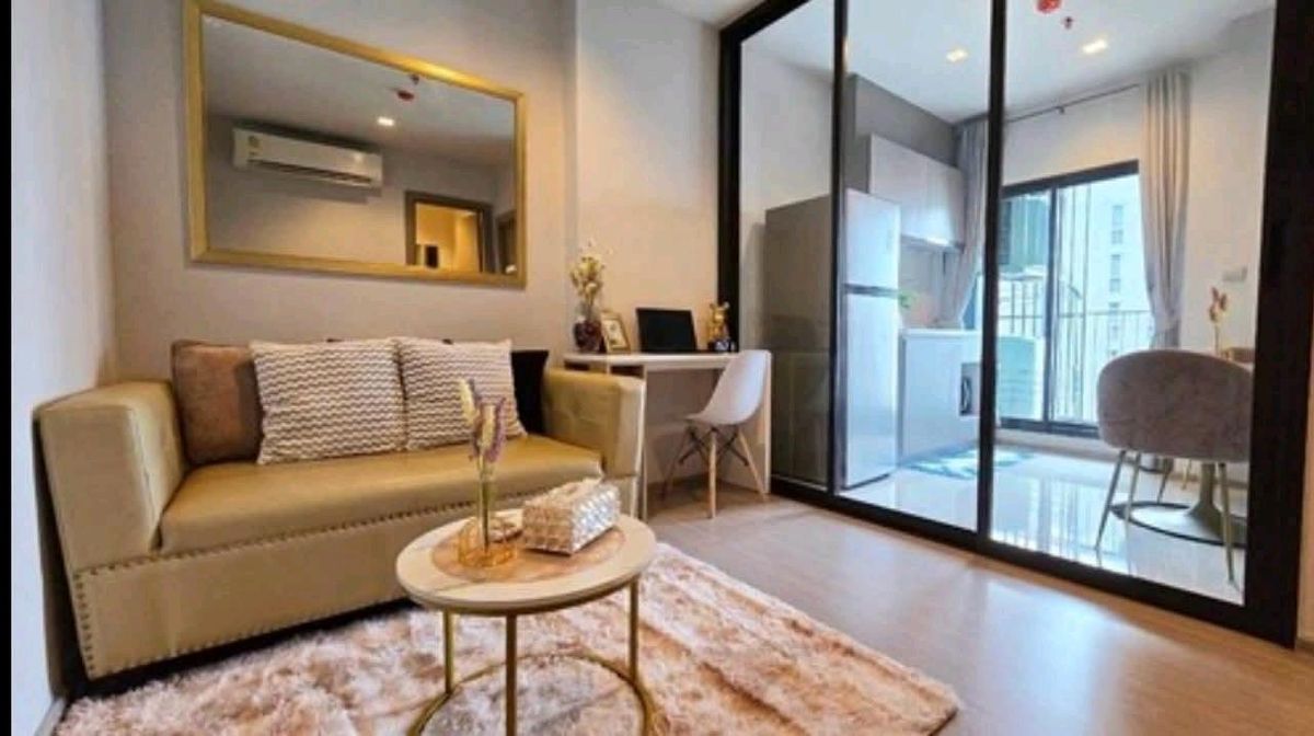For RentCondoRama9, Petchburi, RCA : Rent a large room, Life Asoke Rama9, new renovated room, beautiful room with 300 meters to MRT Rama 9.