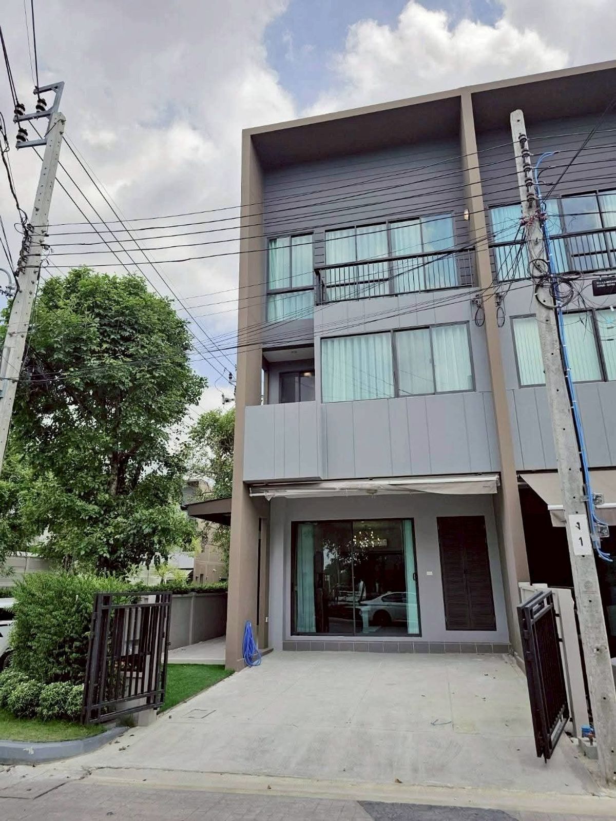 ให้เช่าทาวน์โฮมมีนบุรี-ร่มเกล้า : For Rent :   Baan Klang Muang Rama 9 - Krungthep Kreetha (Rt-01)