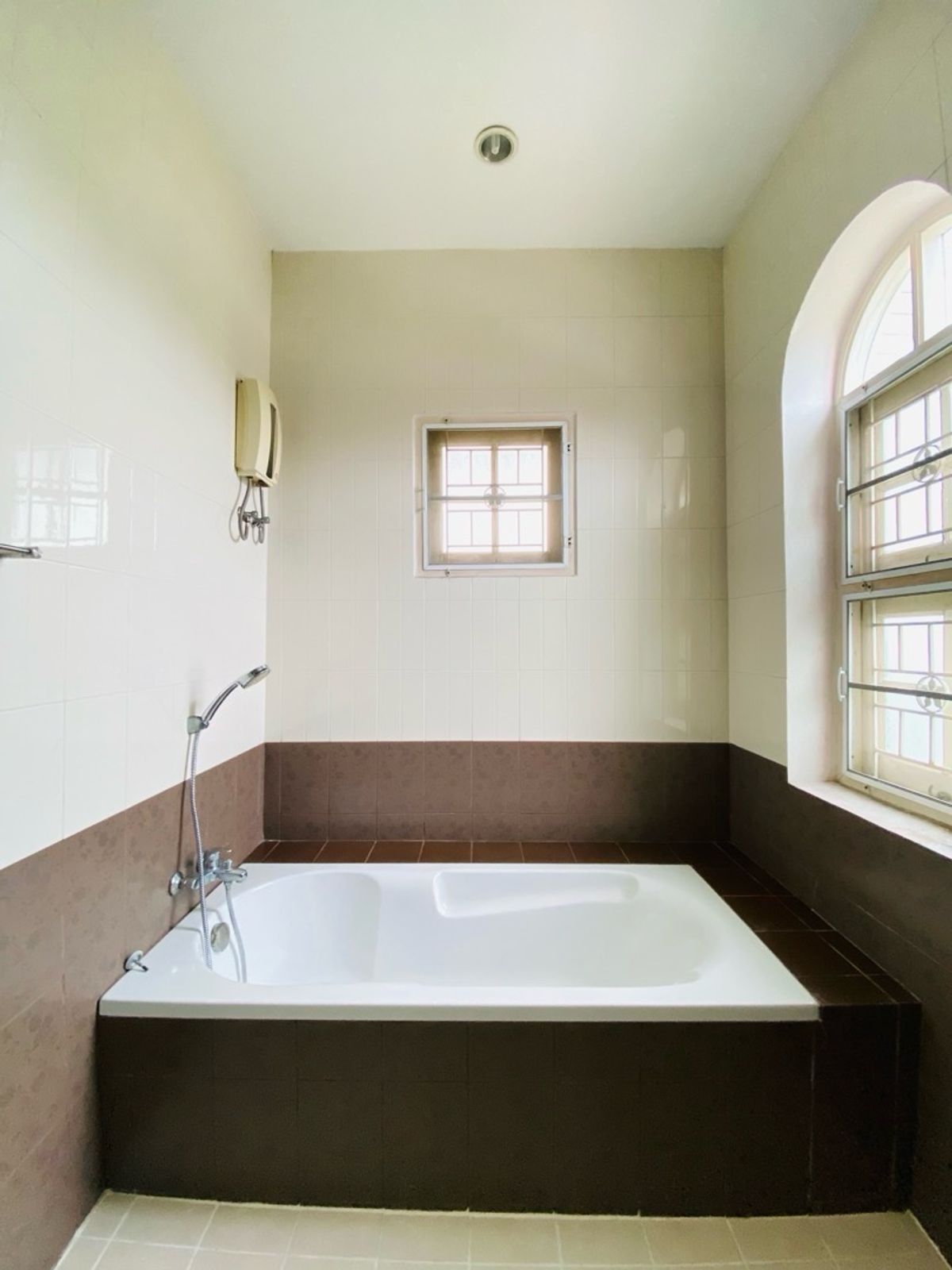 For SaleHouseOnnut, Udomsuk : House for sale in the back of the alley at Muang Thong 4, Sukhumvit 101 (Soi Wat Thammamongkol), near BTS Punnawithi and True Digital Park. Convenient travel location, suitable for both living and investment.