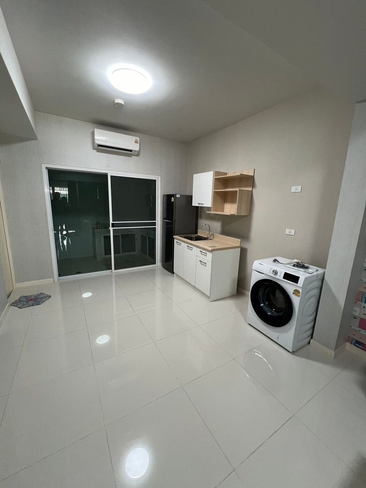 ให้เช่าทาวน์โฮมสมุทรปราการ สำโรง : ให้เช่า ทาวน์เฮ้าส์ อินดี้ 3 บางนา กม.7 เฟอร์ครบ มีครัวหลังบ้าน For Rent Indy 3 Bangna Km.7 Townhouse, Fully Furnished