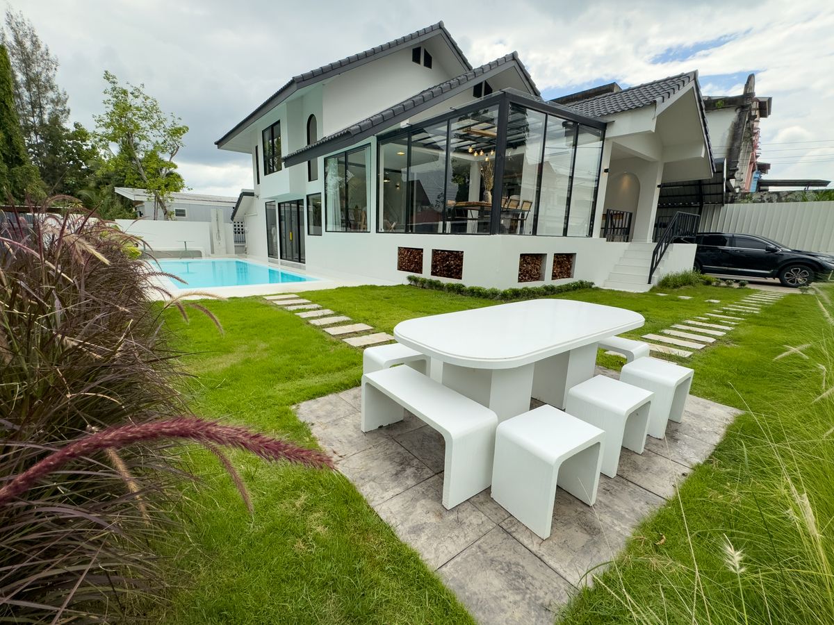 For RentChiang Mai : - Two-storey pool villa for rent with  4 bedrooms, 4 bathrooms and 2 parkings.