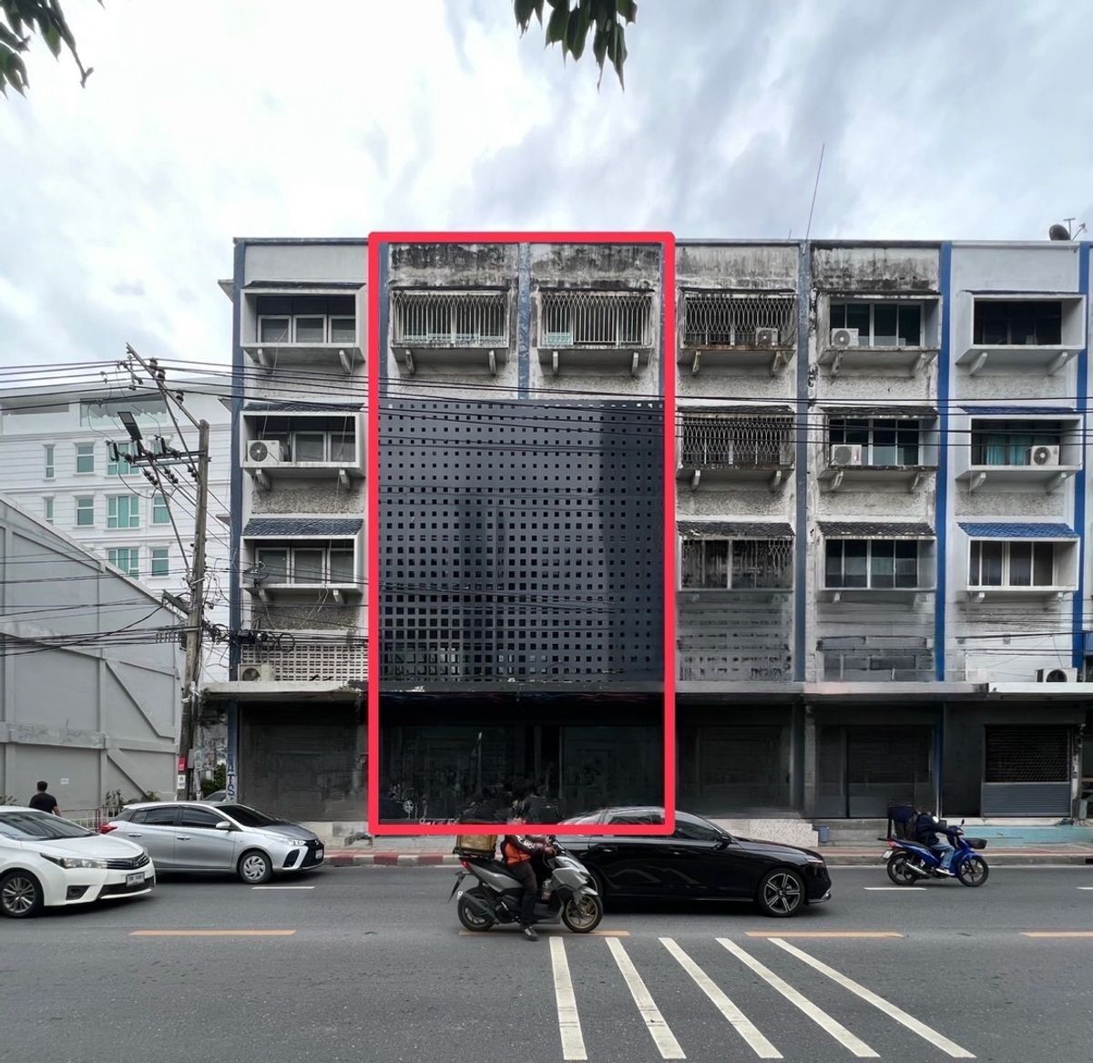 For RentRetail SpaceSukhumvit, Asoke, Thonglor : Rent 2 booths, 8 meters wide, Ekkamai Sukhumvit 63, near Thonglor. Foreign sources, suitable for spa, onsen massage shops, cafes, northeastern food restaurants, Chinese noodles, Shabu, grilled pork, grilled pork.