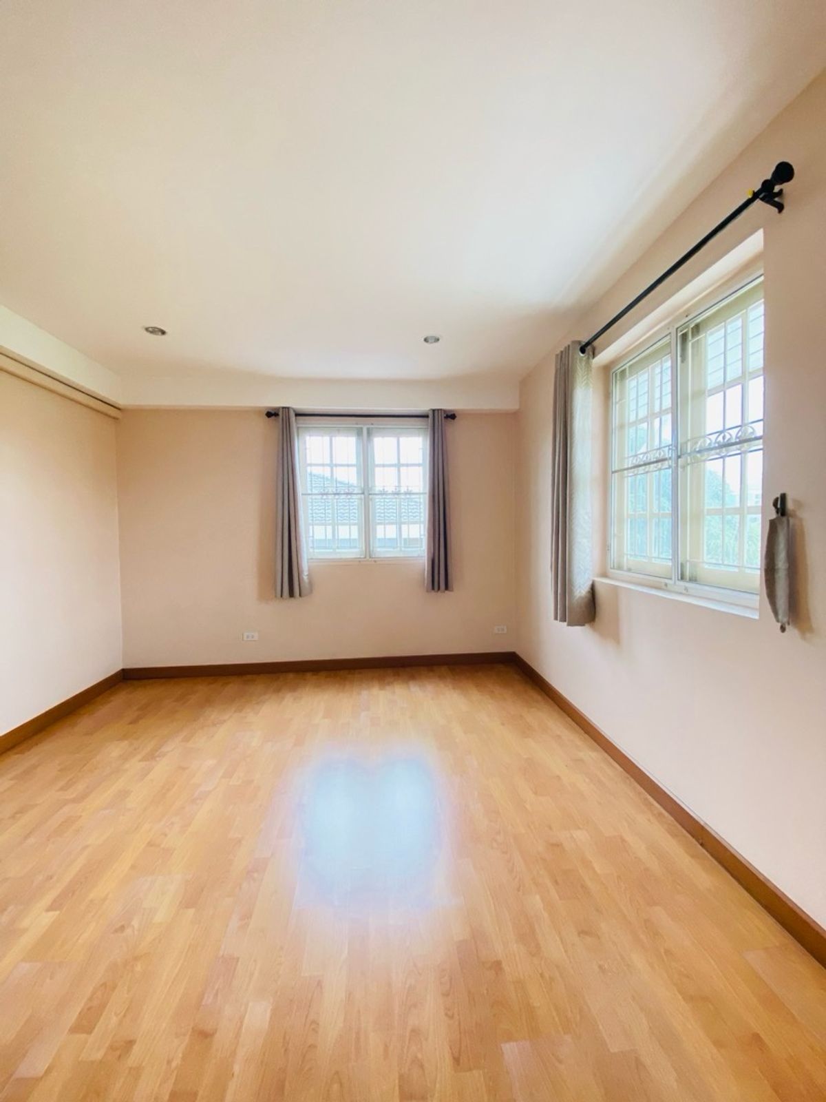 For SaleHouseOnnut, Udomsuk : House for sale in the back of the alley at Muang Thong 4, Sukhumvit 101 (Soi Wat Thammamongkol), near BTS Punnawithi and True Digital Park. Convenient travel location, suitable for both living and investment.