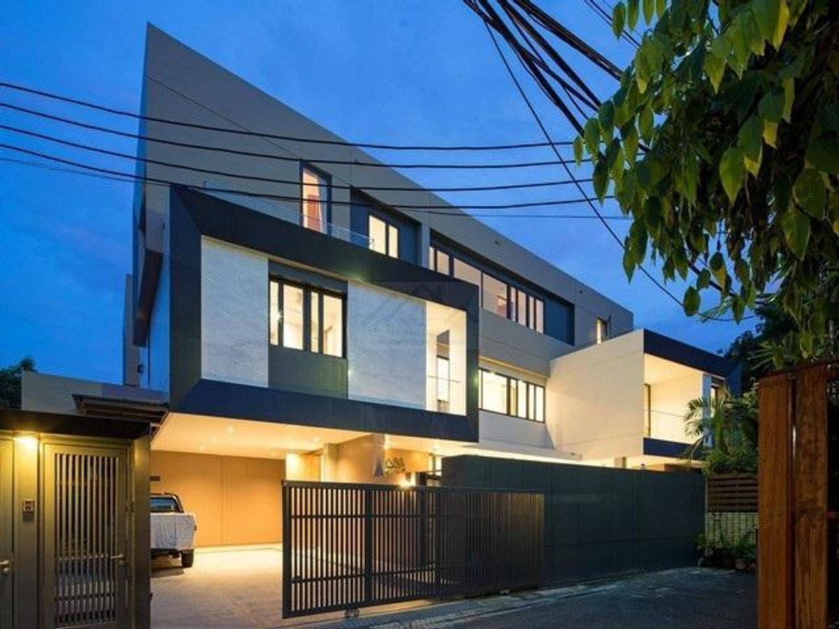 ขายบ้านสุขุมวิท อโศก ทองหล่อ : บ้านเดี่ยว3ชั้น 127ตรว.4นอนย่านเอกมัยสุขุมวิท63พร้อมสระว่ายน้ำเฟอร์ครบ ใกล้BTSเอกมัย Big-Cเอกมัย