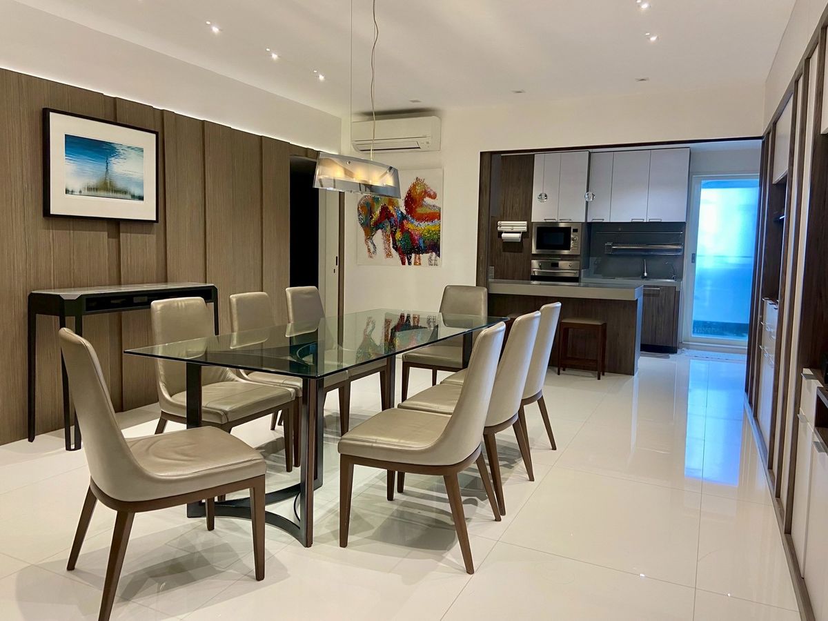 ขายคอนโดสุขุมวิท อโศก ทองหล่อ : LTH12746 - Royal Castle Sukhumvit Condo FOR SALE Size 190.91 sqm. 3 beds 3 baths Near BTS Phrom Phong Station ONLY 24 MB