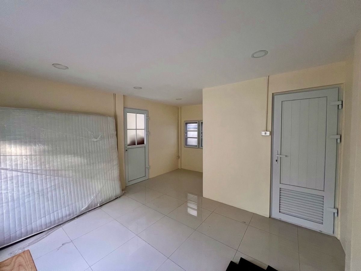 ขายบ้านพระราม 8 สามเสน ราชวัตร : 📢👇 โอกาสสุดพิเศษ! บ้านและที่ดินที่หายากในเขตนี้ สไตล์คลาสสิก บนที่ดินผืนใหญ่ ใจกลางดุสิต บรรยากาศร่มรื่น สงบ เดินทางสะดวก เหมาะสำหรับอยู่อาศัย ทำสำนักงาน คลีนิค โฮมออฟฟิศ หรือพัฒนาเป็นคาเฟ่บูทีคโฮเทล **ขายตามสภาพ**