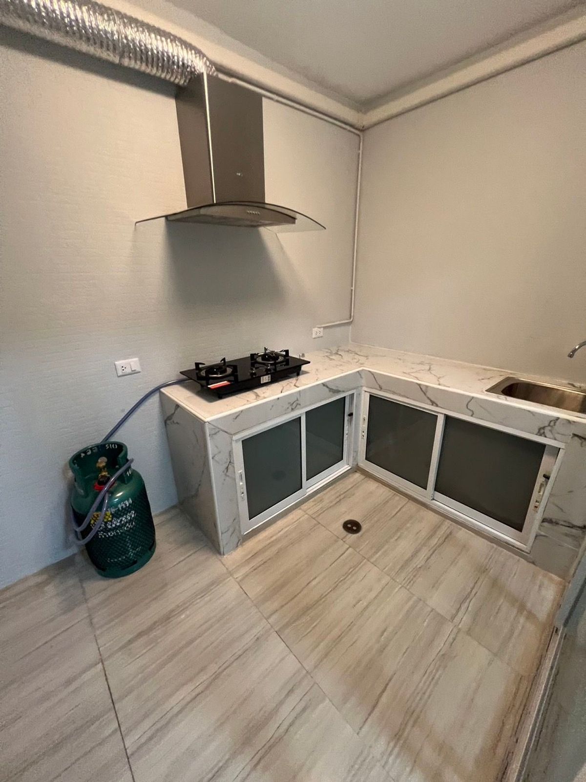 ให้เช่าทาวน์โฮมสมุทรปราการ สำโรง : ให้เช่า ทาวน์เฮ้าส์ อินดี้ 3 บางนา กม.7 เฟอร์ครบ มีครัวหลังบ้าน For Rent Indy 3 Bangna Km.7 Townhouse, Fully Furnished