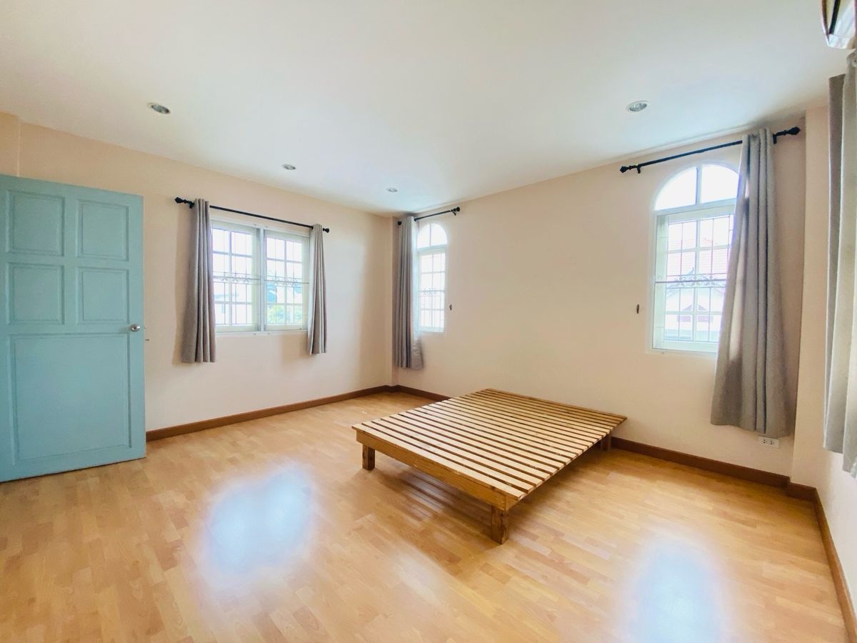 For SaleHouseOnnut, Udomsuk : House for sale in the back of the alley at Muang Thong 4, Sukhumvit 101 (Soi Wat Thammamongkol), near BTS Punnawithi and True Digital Park. Convenient travel location, suitable for both living and investment.