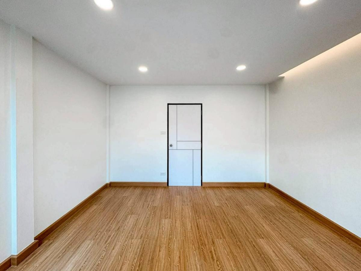 ขายทาวน์โฮมโชคชัย4 ลาดพร้าว71 : ขายทาวน์เฮ้าส์/ทาวน์โฮม  หมู่บ้าน 84 แมนชั่น MRT-ลาดพร้าว 71 (สายสีเหลือง) วังทองหลาง เขต วังทองหลาง กรุงเทพ CX-123892 