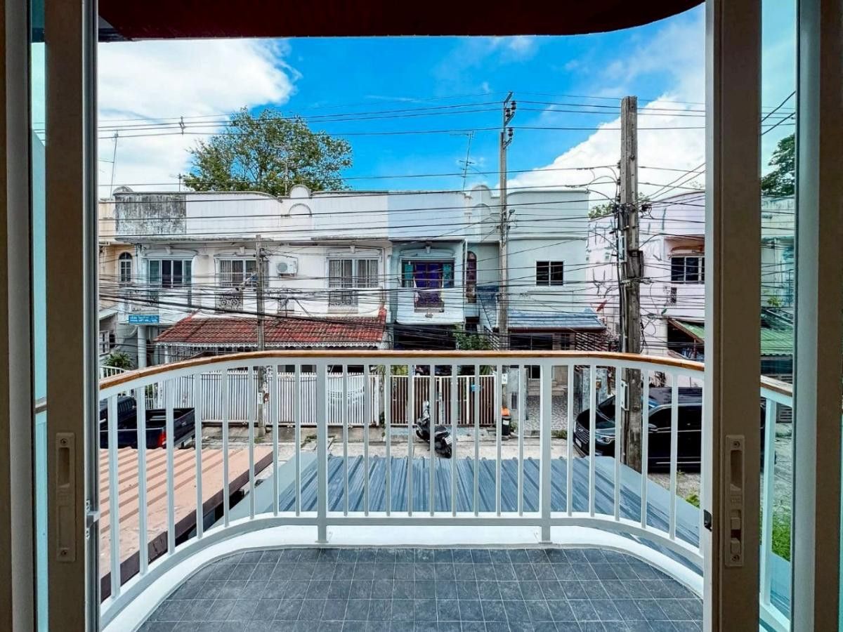 ขายทาวน์โฮมโชคชัย4 ลาดพร้าว71 : ขายทาวน์เฮ้าส์/ทาวน์โฮม  หมู่บ้าน 84 แมนชั่น MRT-ลาดพร้าว 71 (สายสีเหลือง) วังทองหลาง เขต วังทองหลาง กรุงเทพ CX-123892 