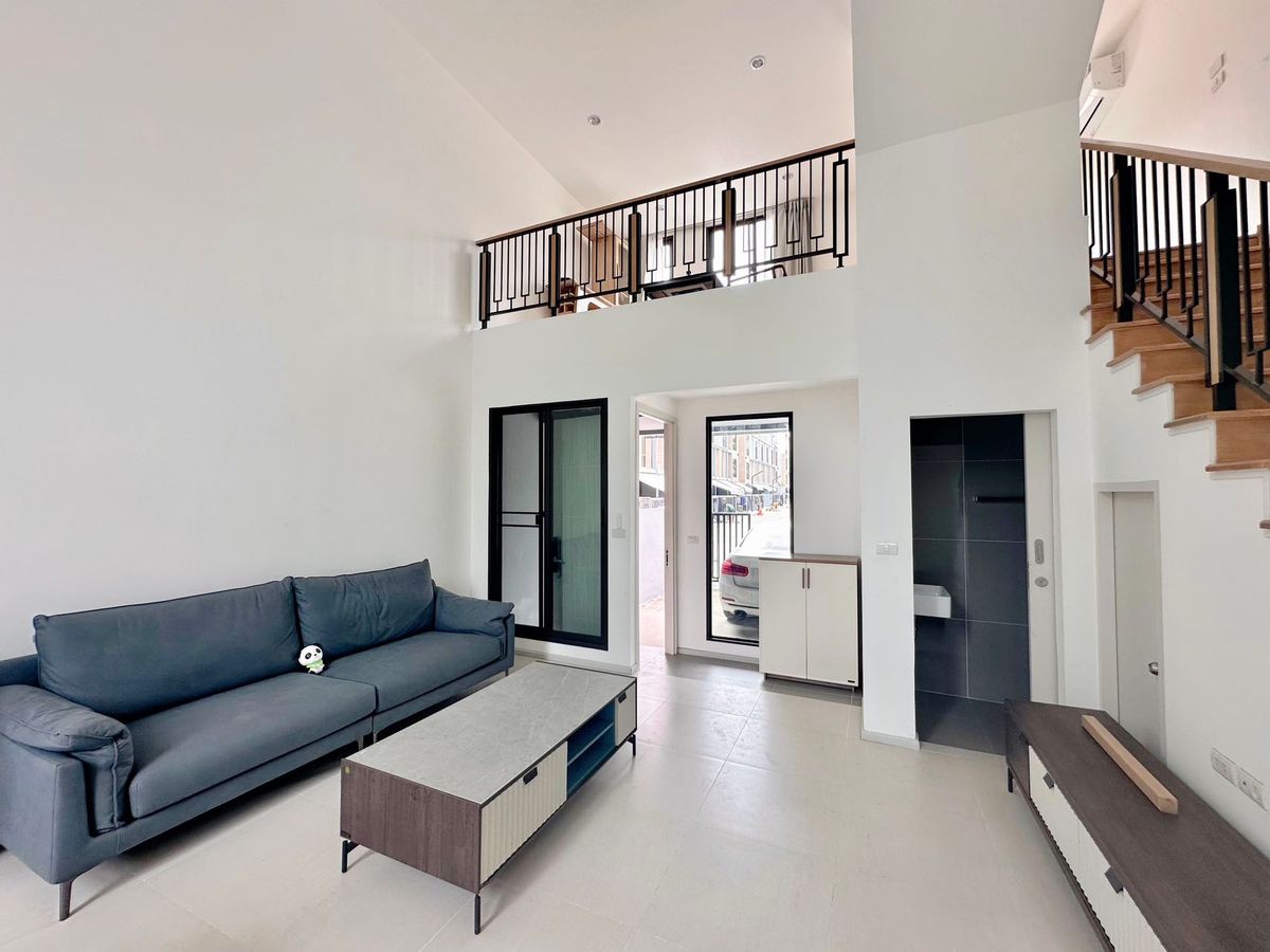 ให้เช่าทาวน์โฮมพัฒนาการ ศรีนครินทร์ : For Rent Bangkok Town House Estara Haven Phattanakarn Suan Luang 