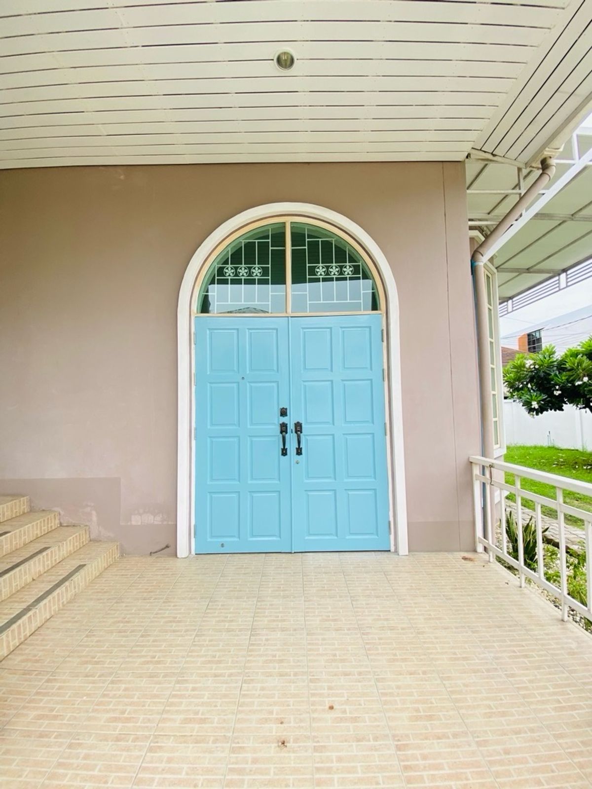 For SaleHouseOnnut, Udomsuk : House for sale in the back of the alley at Muang Thong 4, Sukhumvit 101 (Soi Wat Thammamongkol), near BTS Punnawithi and True Digital Park. Convenient travel location, suitable for both living and investment.