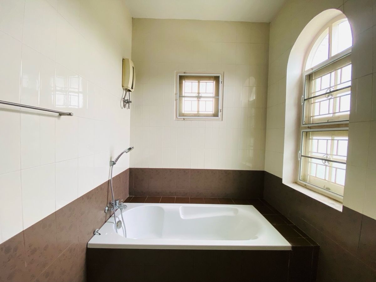 For SaleHouseOnnut, Udomsuk : House for sale in the back of the alley at Muang Thong 4, Sukhumvit 101 (Soi Wat Thammamongkol), near BTS Punnawithi and True Digital Park. Convenient travel location, suitable for both living and investment.