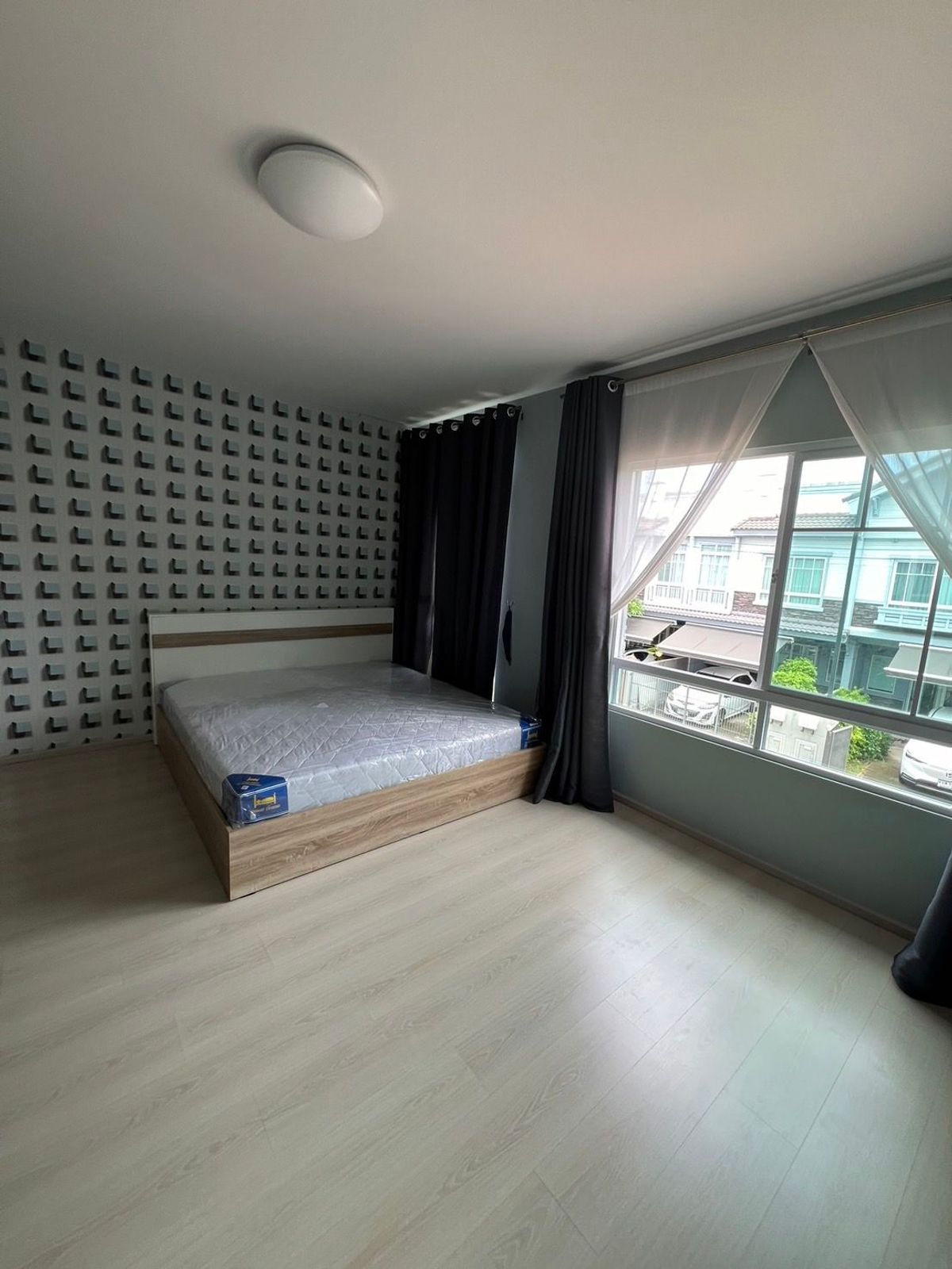 ให้เช่าทาวน์โฮมสมุทรปราการ สำโรง : ให้เช่า ทาวน์เฮ้าส์ อินดี้ 3 บางนา กม.7 เฟอร์ครบ มีครัวหลังบ้าน For Rent Indy 3 Bangna Km.7 Townhouse, Fully Furnished