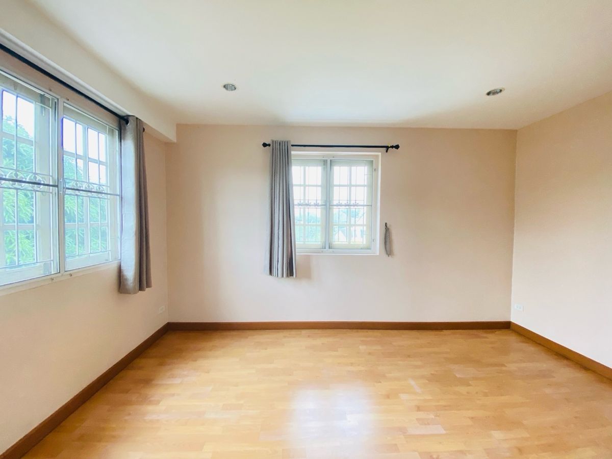 For SaleHouseOnnut, Udomsuk : House for sale in the back of the alley at Muang Thong 4, Sukhumvit 101 (Soi Wat Thammamongkol), near BTS Punnawithi and True Digital Park. Convenient travel location, suitable for both living and investment.